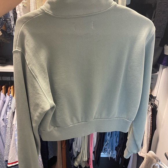 Aritzia cropped sweater with zip - Picture 2 of 2